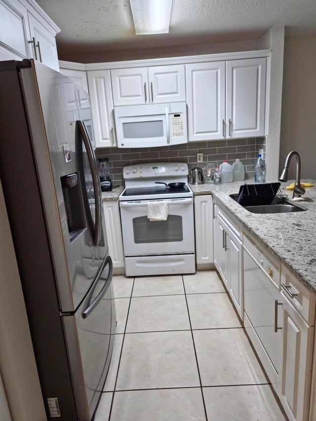 3 of 29 - 841 Summit Lake Drive, West Palm Beach, FL