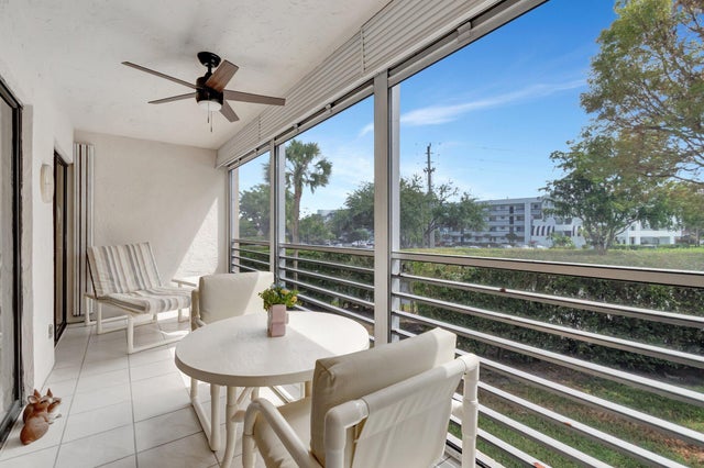1 of 36 - 3154 Via Poinciana #211, Lake Worth, FL