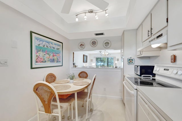 3 of 36 - 3154 Via Poinciana #211, Lake Worth, FL