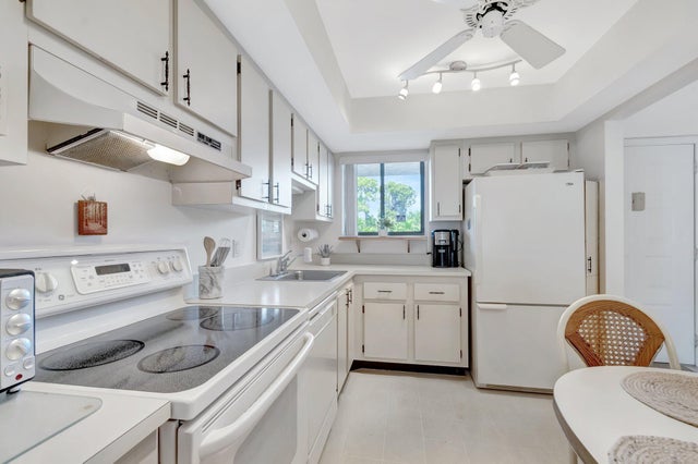 5 of 36 - 3154 Via Poinciana #211, Lake Worth, FL
