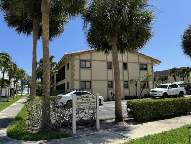1 of 5 - 330 Se 19th Avenue #e, Deerfield Beach, FL