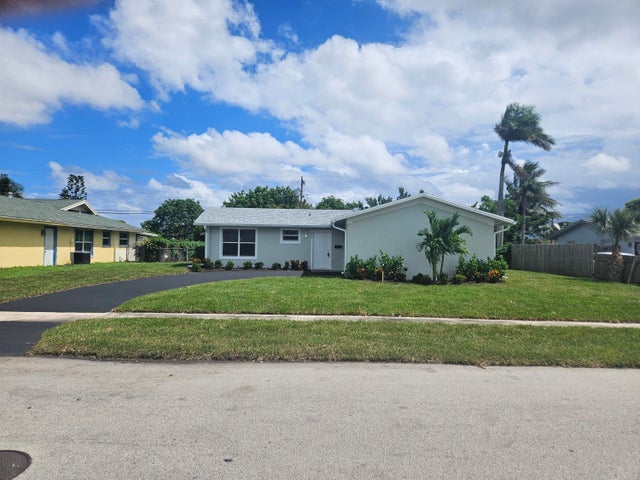 4 of 36 - 820 S Mangonia Circle, West Palm Beach, FL