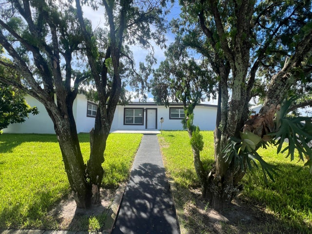 2 of 36 - 1319 Crest Drive, Lake Worth Beach, FL
