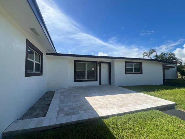 3 of 36 - 1319 Crest Drive, Lake Worth Beach, FL
