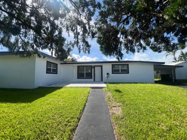 4 of 36 - 1319 Crest Drive, Lake Worth Beach, FL
