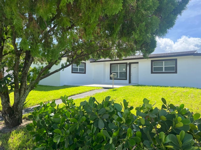 5 of 36 - 1319 Crest Drive, Lake Worth Beach, FL