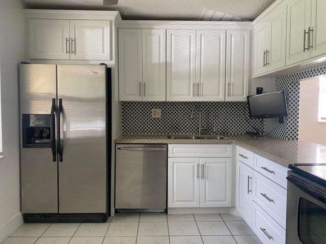 4 of 26 - 127 Lake Susan Drive, West Palm Beach, FL