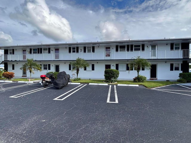 3 of 23 - 1112 Lake Terrace #207, Boynton Beach, FL