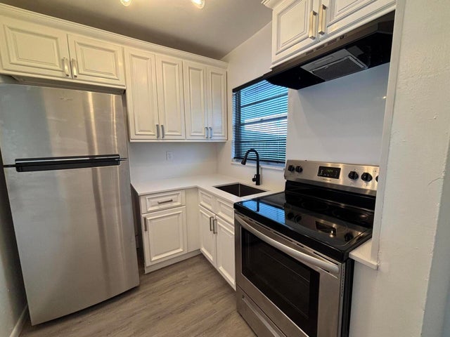 4 of 23 - 1112 Lake Terrace #207, Boynton Beach, FL