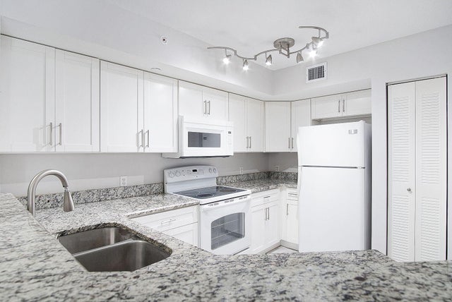 5 of 27 - 4041 San Marino Boulevard #307, West Palm Beach, FL