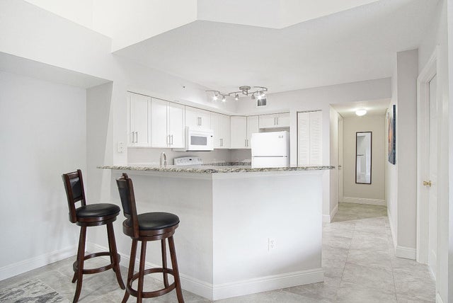 5 of 27 - 4041 San Marino Boulevard #307, West Palm Beach, FL