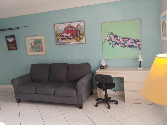 2 of 9 - 120 Ne 20th Avenue #7, Deerfield Beach, FL