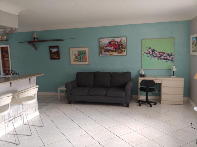 3 of 9 - 120 Ne 20th Avenue #7, Deerfield Beach, FL