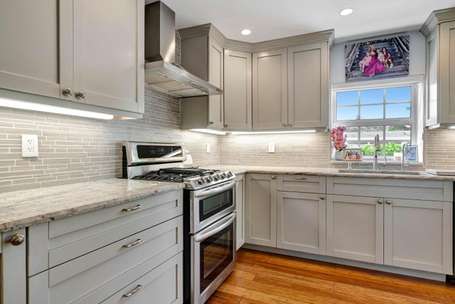 4 of 23 - 2064` N Suzanne Circle, North Palm Beach, FL