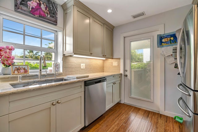 5 of 23 - 2064` N Suzanne Circle, North Palm Beach, FL