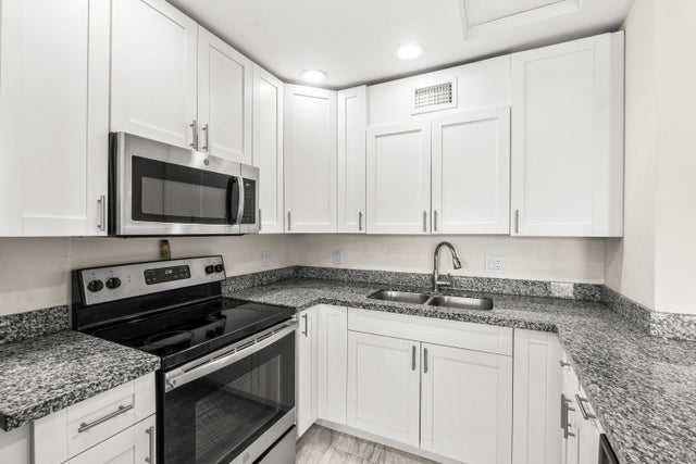 1 of 28 - 239 Ventnor Q, Deerfield Beach, FL