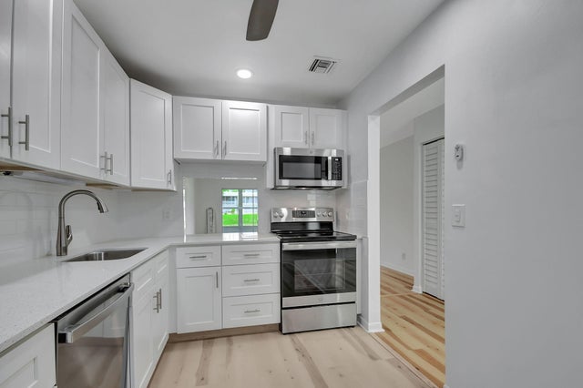 5 of 37 - 190 Lake Meryl Drive, West Palm Beach, FL