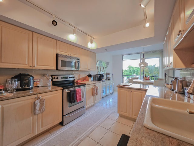 1 of 31 - 2427 Presidential Way #204, West Palm Beach, FL