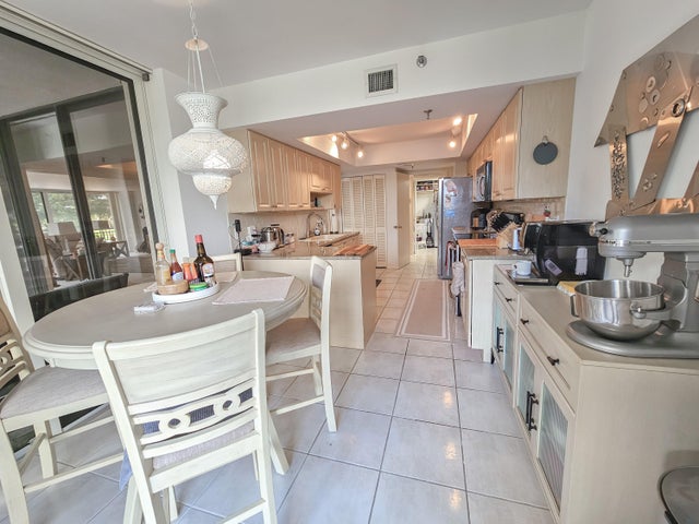 2 of 31 - 2427 Presidential Way #204, West Palm Beach, FL