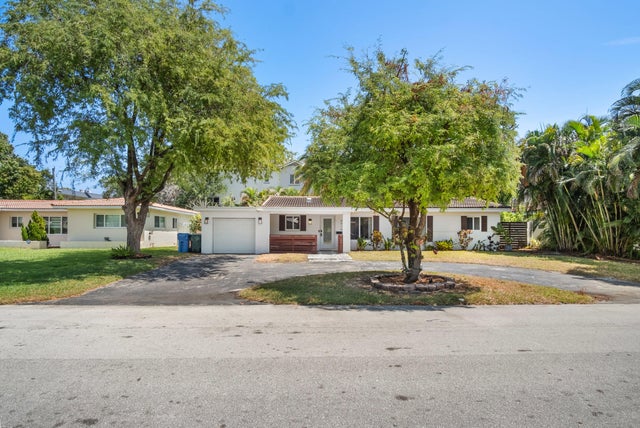 2 of 40 - 4010 Ne 18th Avenue, Oakland Park, FL