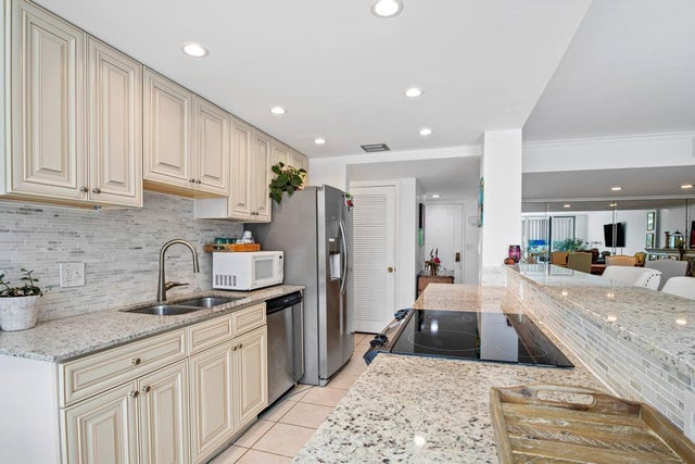 5 of 17 - 2860 S Ocean Boulevard #208, Palm Beach, FL