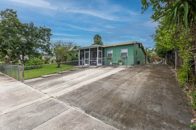 4 of 19 - 1014 W Broward Street, Lantana, FL
