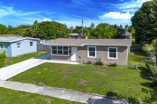 3 of 24 - 1379 10th Street, West Palm Beach, FL