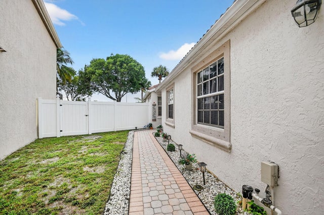 3 of 40 - 7630 Rockport Circle, Lake Worth, FL