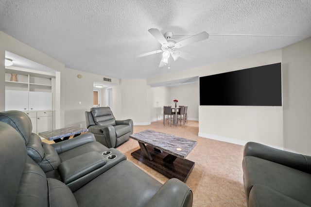 1 of 39 - 3959 Via Poinciana #203, Lake Worth, FL
