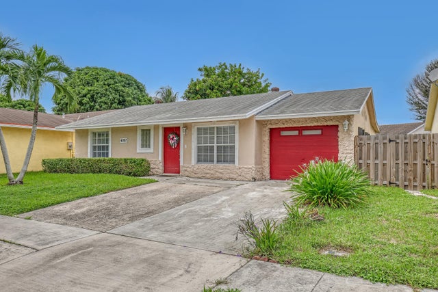 3 of 30 - 6082 Blue Grass Circle, Lake Worth, FL