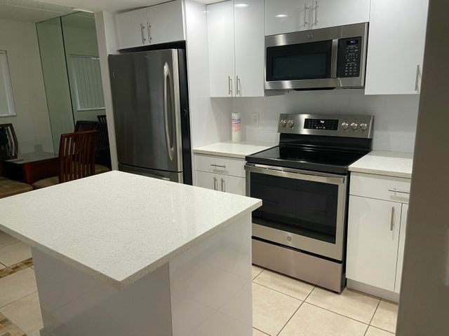 2 of 32 - 1829 Fairview Villa Drive #2, West Palm Beach, FL