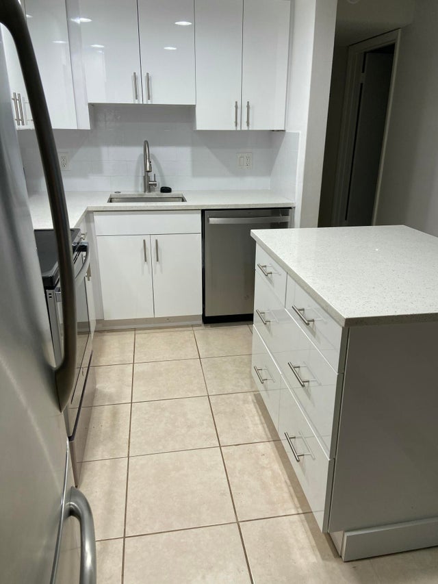 4 of 32 - 1829 Fairview Villa Drive #2, West Palm Beach, FL