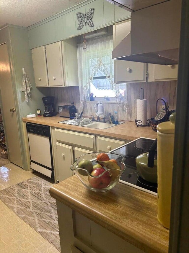 4 of 20 - 129 E Caribbean, Port Saint Lucie, FL