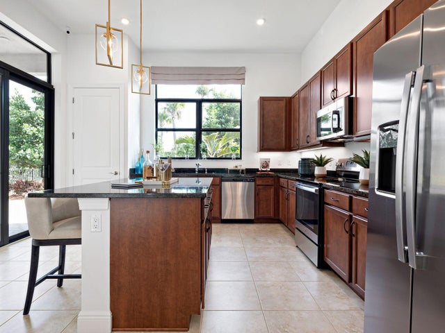 5 of 30 - 4976 Saint Armands Way, Westlake, FL