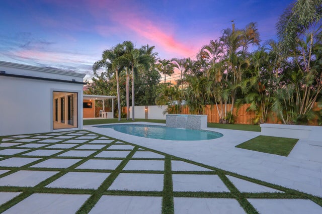 4 of 50 - 391 W Riverside Drive, Tequesta, FL