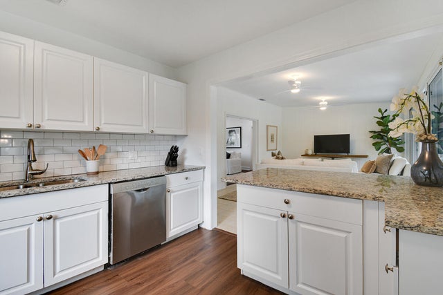 4 of 6 - 210 Miramar Way, West Palm Beach, FL