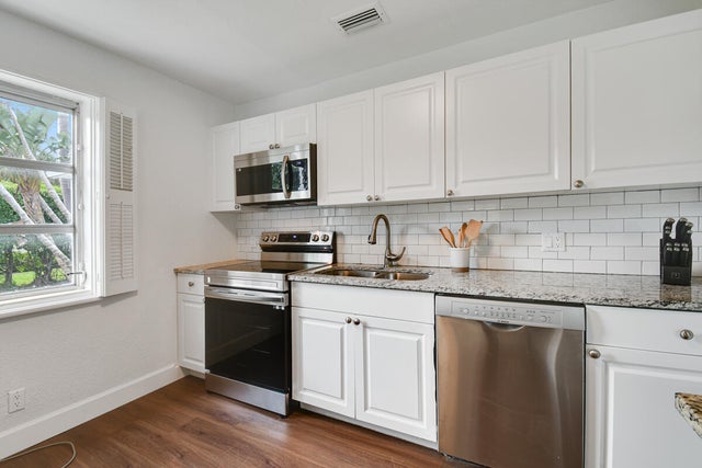 5 of 6 - 210 Miramar Way, West Palm Beach, FL