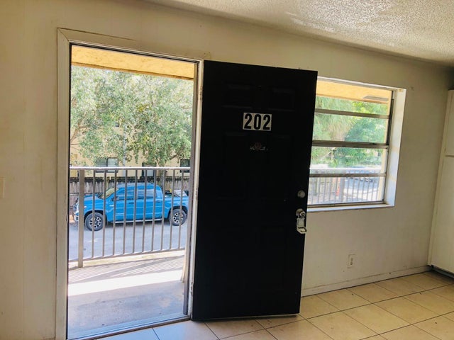 4 of 24 - 1740 2nd Avenue #202, Lake Worth Beach, FL