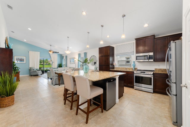 5 of 37 - 2024 Albany Terrace Sw, Vero Beach, FL