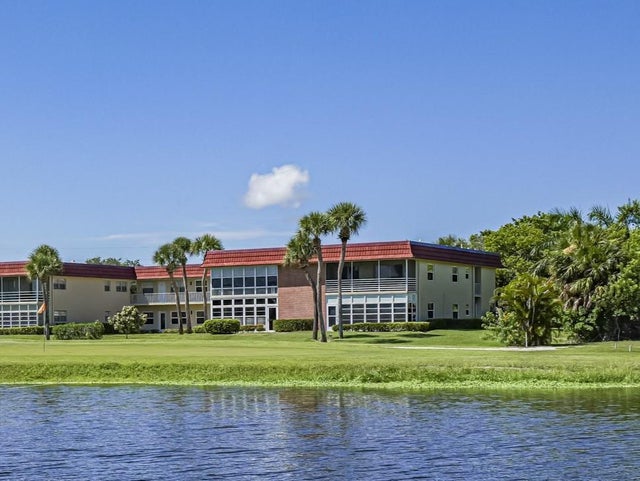 1 of 36 - 111 Spring Lake Court #106, Vero Beach, FL