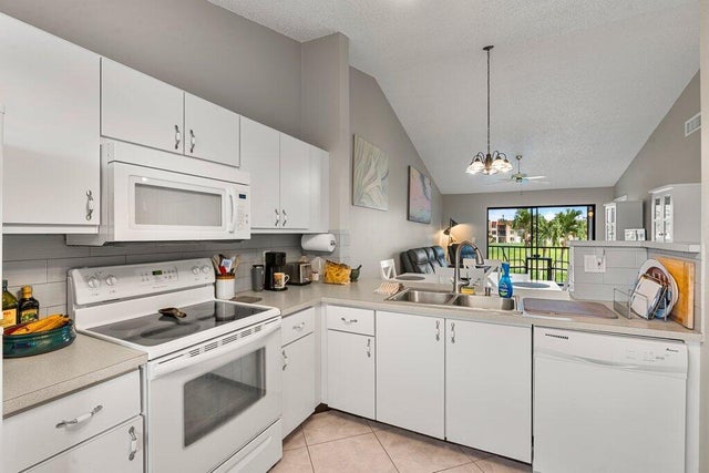 3 of 18 - 4654 Lucerne Lakes Boulevard #206, Lake Worth, FL