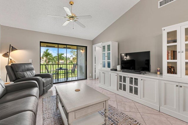 5 of 18 - 4654 Lucerne Lakes Boulevard #206, Lake Worth, FL