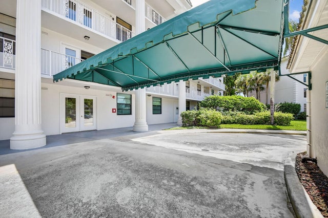 5 of 47 - 3516 Whitehall Drive #403, West Palm Beach, FL