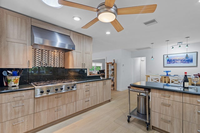 4 of 57 - 1550 Sw 30th Place, Fort Lauderdale, FL