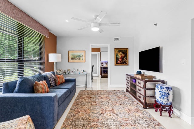 5 of 38 - 7572 Regency Lake Drive #301, Boca Raton, FL