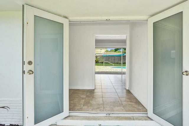 5 of 34 - 811 W Royal Palm Road, Boca Raton, FL