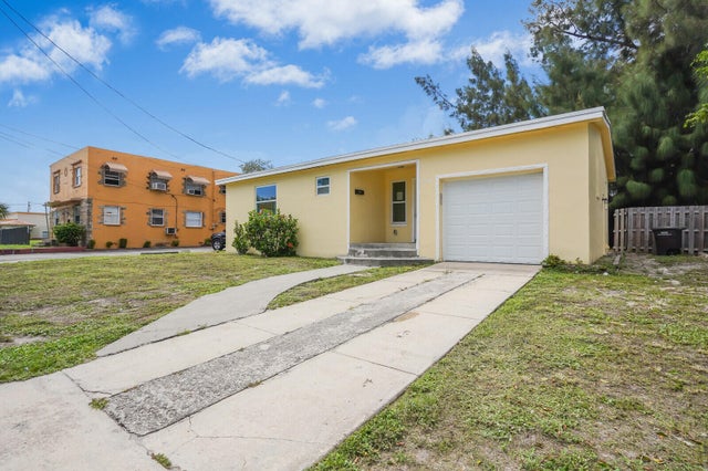 2 of 26 - 4301 Pinewood Avenue, West Palm Beach, FL