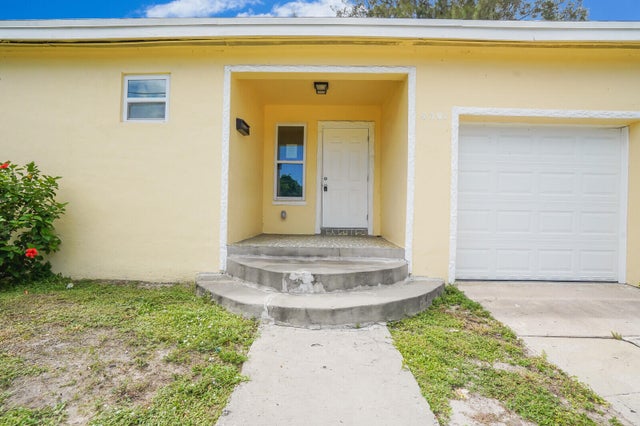 4 of 26 - 4301 Pinewood Avenue, West Palm Beach, FL