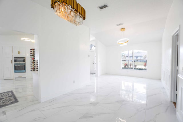 4 of 41 - 931 Se Belfast Avenue, Port Saint Lucie, FL