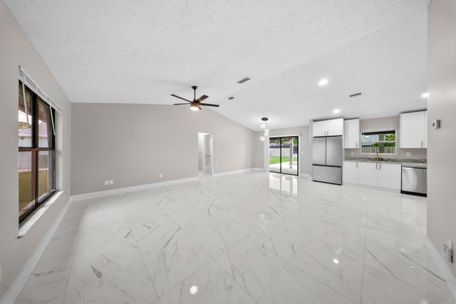 5 of 33 - 431 Se Volkerts Terrace, Port Saint Lucie, FL